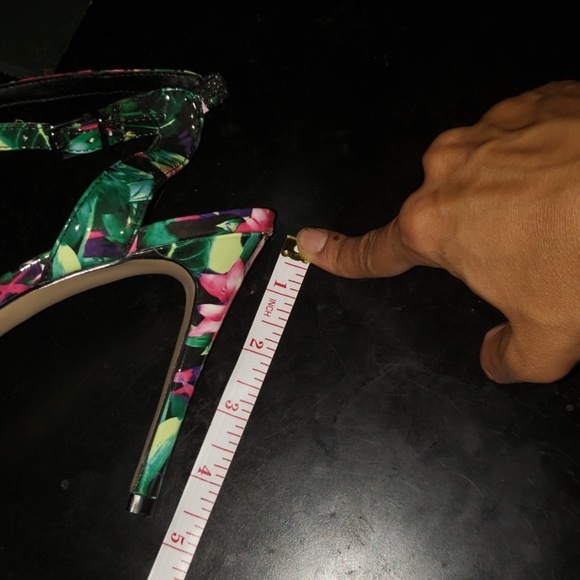 Last One WOMEN’S MADDEN GIRL LA LA HEELS - Picture 5 of 5